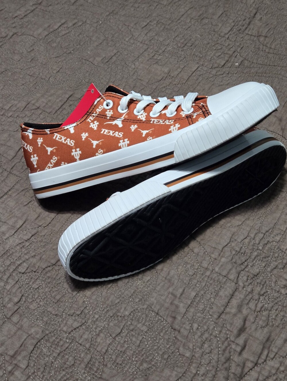 UT Longhorn sneakers University of Texas Bevo, size 9  NEW
